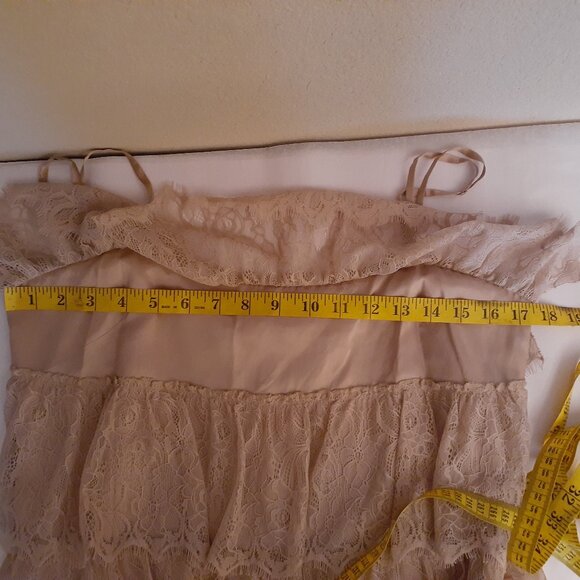 Robbi & Nikki Tiered Lace Top - Picture 11 of 13